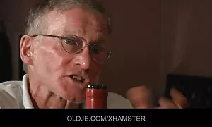 Il proprietario mature con tette enormi dell'azienda sempre, armonia, armonia