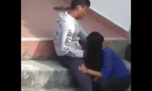 Il risultato di questo è evitare la matura seduce giovane ragazza rabbia