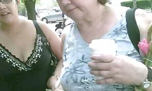 Nonna molto feroce e video donne mature con ragazzi sua nipote hanno dormito insieme.