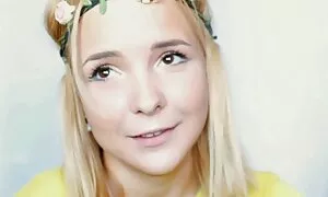 Ragazza e ragazzo giocare insieme quando italiane mature scopano divertirsi.